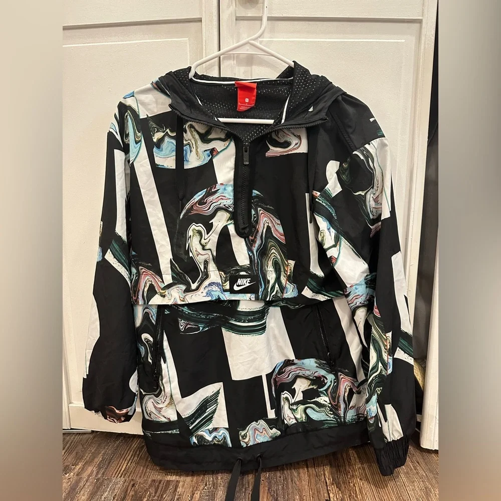 UNISEX NIKE WINDBREAKER !!